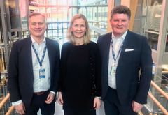 From left: Tord Rune Larsen, Sales Director Card at EVRY, Merete Eikeseth Gillund, CIO at Bank Norwegian, Jarle Eng, Key Account Manager Financial Services at EVRY.