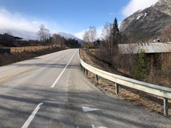 Med veglys frå Storøya camping og vestover, blir det tryggare for dei som går og syklar etter rv. 15 i Skjåk. (Foto: Statens vegvesen)