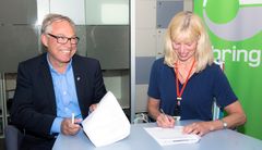 Sykkelpresident Harald Tiedemann Hansen og kommunikasjonsdirektør Elisabeth Gjølme i Posten er fornøyd med å kunne samarbeide om å gjennomføre sykkel-VM. Foto: Håvard Jørstad