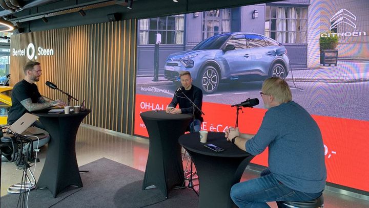 Håvard Tvedten er en av gjestene i Bertel O. Steens nye podcast «Bak rattet» og prater om sitt forhold til bil med programlederne Erlend Osnes og Stein Pettersen.  Foto: Bertel O. Steen