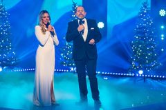 Låten «Når julefreden senker seg», fremført av Charlotte Smith og Truls Svendsen, topper nå Spotifys norske topp 50-liste. Foto: Thomas Andersen/TV 2