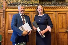 Fiskeri- og havminister Bjørnar Skjæran møtte sin britiske kollega i underhuset til det britiske parlamentet. Foto: Emil Bremnes/NFD