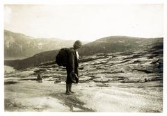 GRENSELOS: Historien til Anna Pedersdatter, Hamarøy, er en av flere som fortelles via utstillingen "Hvem er du når er verden brenner?" Foto: Norges arktiske universitetsmuseum