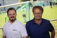 Thomas Lerdahl og Olav Traaen kommenterer på radio. Foto: Julia Marie Naglestad, NRK