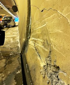 Dette betongelementet i Nordbytunnelen ble ødelagt i en trafikkylykke i fjor og skal byttes. Foto: Statens vegvesen