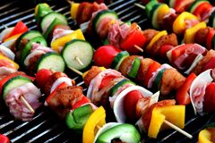 Verken borettslagsloven eller eierseksjonsloven sier noe om grilling. Husordensreglene bør derfor inneholde noen punkter om det. Foto: Pexels