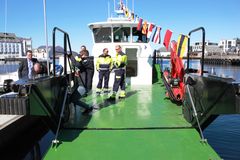 En lem i baugen er med på å gjøre arbeidsplassen for mannskapet både mer effektivt og tryggere. I tillegg har Slåtterøy mer dekksplass enn båten den erstatter. (Foto: Kystverket/Pål Are Lilleheim)