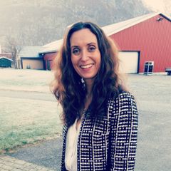 Stasjonsleder Synnøve Helland opplever høy etterspørsel etter forskning i lukkede anlegg helt frem til slaktestørrelse. Med den planlagte oppgraderingen av forsøksfasilitetene, kommer det på plass i løpet av to år. Foto: Nofima.