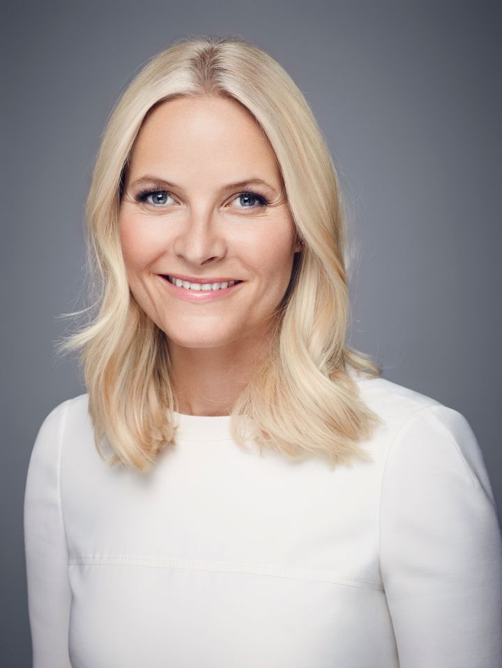 Kronprinsesse Mette-Marit leser fra Bibelen under Bibelmaratonet utenfor Oslo domkirke førstkommende torsdag. Da innledes Bibelfestivalen, feiringen av Bibelselskapets 200 års-jubileum.