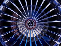 Mercedes-Benz er verdens mest verdifulle luksusbilmerke for syvende år på rad