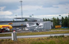 Mandag 18. juni 2018 var Avinors konsernsjef Dag Falk-Petersen pilot og samferdselsminister Ketil Solvik-Olsen passasjer under Norges første elektriske flyvning på Oslo lufthavn. (Foto: Avinor)