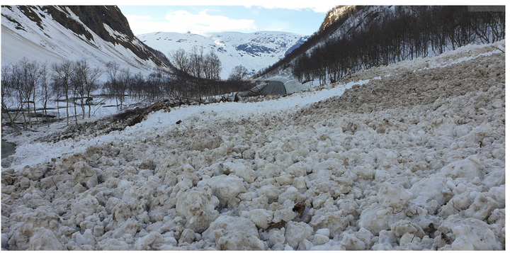 Våt snøskred i Indre Troms, mai 2020.  Foto: Aadne/regobs