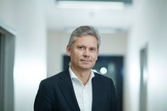 - Basert på innsikt fra vår database, trender i markedet og diskusjoner med en rekke industrieksperter, viser våre overordnede prognoser mer enn en dobling av globalt produksjonsvolum når vi teller 2040, det tilsvarer et produksjonsnivå på 5,8-6,6 millioner tonn i 2040, sier Eirik Moe, nordisk leder for Marine og Aquaculture i EY.