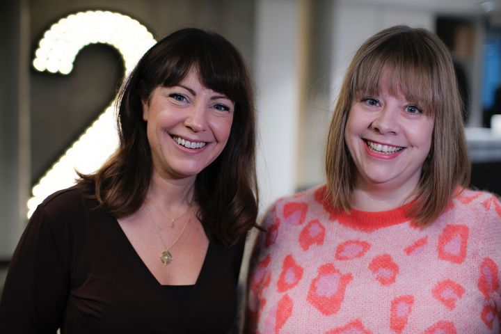 IVRIGE: Elin Wiborg (t.v.) i markedsavdelingen og Lillian Vatnøy i kanalavdelingen er to av dem som jobber med Alle i arbeid-prosjektet i TV 2. Foto: Goran Jorganovich