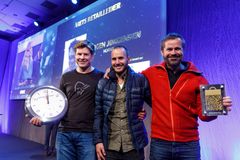 Eier og daglig leder av Norrøna, Jørgen Jørgen ble kåret til Årets Retailer under Virkes Handelskonferanse. Han mottok prisen sammen med markedsdirektør Martin Lien (midten) og viseadm. direktør Espen F. Engelstad (t.h..)