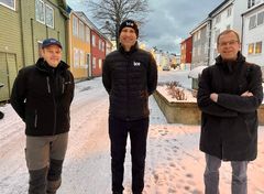 Tromsø: F.v. Ronny Svendsen (Site Service), Geir Andresen (radiosjef, ice) og Kenneth Ruud (UiT) i Tromsø sentrum. Foto: Fredrik Mortensen