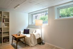 For mange huseiere gir utleie en kjærkommen ekstrainntekt, og en utleiedel kan øke markedsverdien av hele huset. Huseier har ansvaret for brannsikkerheten og for at utleiedelen følger byggeforskriften TEK17. Foto: Jiri Havran