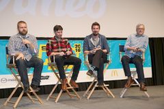 Fra venstre: serieskaper Robert Kirkman, hovedrolleinnhaver Patric Fugit, regissør Adam Wingard og produsent Chris Black. Foto: FOX