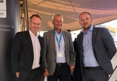 I ARENDAL: Konsernsjef i AF Gruppen Morten Grongstad (t.v) og konsernsjef i Norconsult Per Kristian Jacobsen møtte samferdselsminister Jon Georg Dale til debatt om fremtidens veier.
