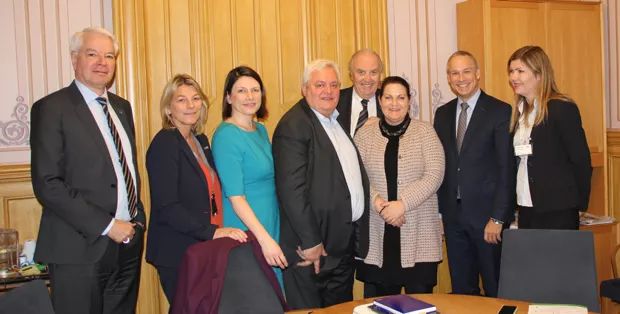 Møte med Stortingspolitikere fra Høyre og KrF. Sigurd Hille, Solveig Sundbø Abrahamsen, Heidi Nordby Lunde, Peter Batta (HL), Svein Flåtten, saksordfører Siri Meling, leder av Stortingets finanskomiteen Hans Olav Syversen og Kristin Gyldenskog (HL).
