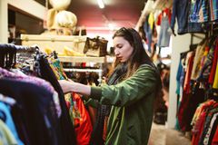 Husk 6000-kroners grensen når du er på shopping i utlandet. Foto: iStock.