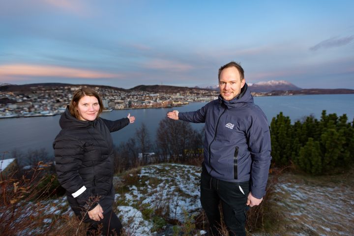 Kenneth Dallager, leder for LINK Harstad og Torhild Farstadberg, leder for Harstad2040. Begge i arrangementskomiteen for Harstadregionens romjulstreff. Foto: Steve Nilsen