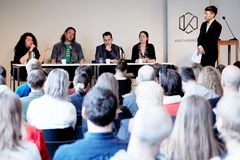 Monica Ifejilika, Christian Kjelstrup, Olav Brostrup Müller og Anne Oterholm deltok i panelsamtalen ledet av Danby Choi.