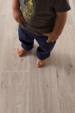 LIVLIG LEK: Et mykt gulv demper lyder fra tråkk og lek.