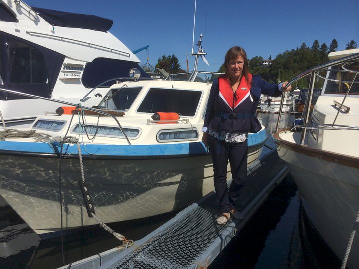 Det er ofte enkle tiltak som skal til for å sikre båt og utstyr mot tyveri. Heidi Tofterå Slettemoen er kommunikasjonssjef i Frende.