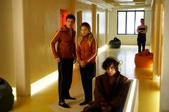 David Haller (Dan Stevens), Syd Barrett (Rachel Keller) og Lenny (Aubrey Plaza) på Clockworks psykiatrisk sykehus. Foto: FOX