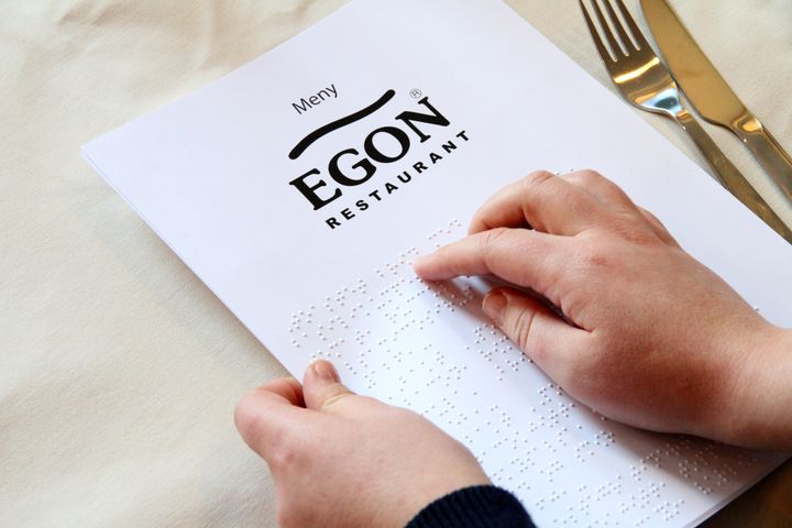 Egon tilbyr nå menyer i punktskrift i alle sine restauranter.