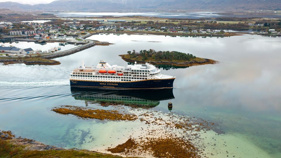 Havila Capella utenfor Brønnøysund