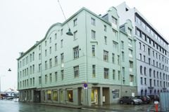 MIDT I SENTRUM: Fasade nye lokaler i C. Sundts gate 27 - midt mellom Fisketorget og Akvariet.