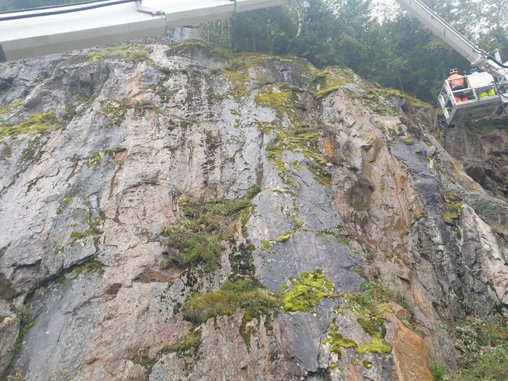 Rassikringsarbeid langs E14 ved Trobekken i Meråker i Trøndelag.