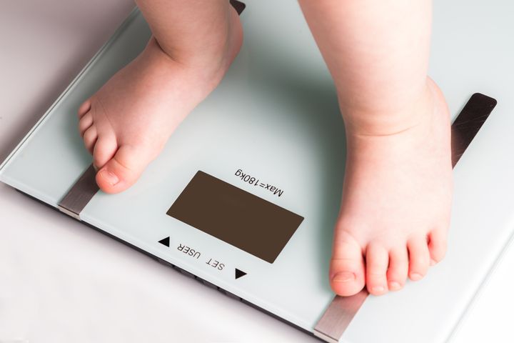 Fedme og overvekt i barndommen henger sammen med økt risiko for hjerte- og karsykdommer i voksen alder. Men hva kan forklare sammenhengen?
