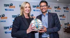 Hege Jørgensen i Toppfotball kvinner og Daniel Kjørberg Siraj da OBOS ble generalpartner for Toppserien fra 2018. Foto: Thomas Bjørnflaten