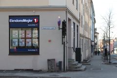 SAMLOKALISERING: Finanstilsynet er bekymret for at forbrukernes interesser ikke blir godt nok ivaretatt, og forbyr derfor åpne landskap der bank og eiendomsmegler er samlokaliserte. Foto: Linda Ørstavik Öberg.