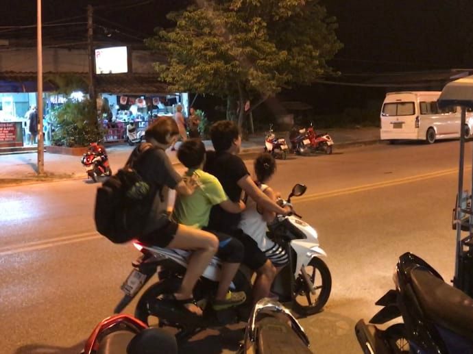 Kreativ bruk av moped i Thailand. Foto: If.