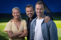 PÅ TV 2-LAGET UNDER EM: Solveig Gulbrandsen, Jan-Henrik Børslid og Endre Olav Osnes. Foto: Julia Marie Naglestad/ NRK/TV 2