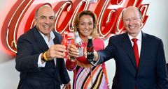 Muhtar Kent - CEO i The Coca-Cola Company, Sol Daurella - Styreleder i Coca-Cola European Partners og John F. Brock – CEO i Coca-Cola European Partners