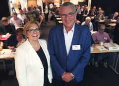 Generalsekretær Rikke Lind og president Nicolai Jarslby i Redningsselskapet vil kjempe for å beholde Småbåtregisteret. Her er de på helgas representantskapsmøte.