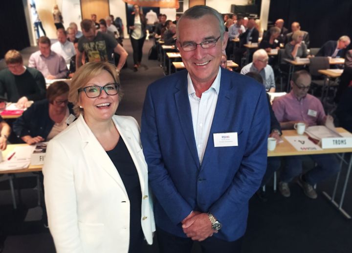 Generalsekretær Rikke Lind og president Nicolai Jarslby i Redningsselskapet vil kjempe for å beholde Småbåtregisteret. Her er de på helgas representantskapsmøte.