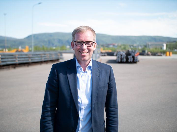 Håkon Haugli på bedriftsbesøk i Nordland. Foto: Mo Industripark
