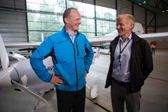 Mandag 18. juni 2018 var Avinors konsernsjef Dag Falk-Petersen pilot og samferdselsminister Ketil Solvik-Olsen passasjer under Norges første elektriske flyvning på Oslo lufthavn. (Foto: Avinor)