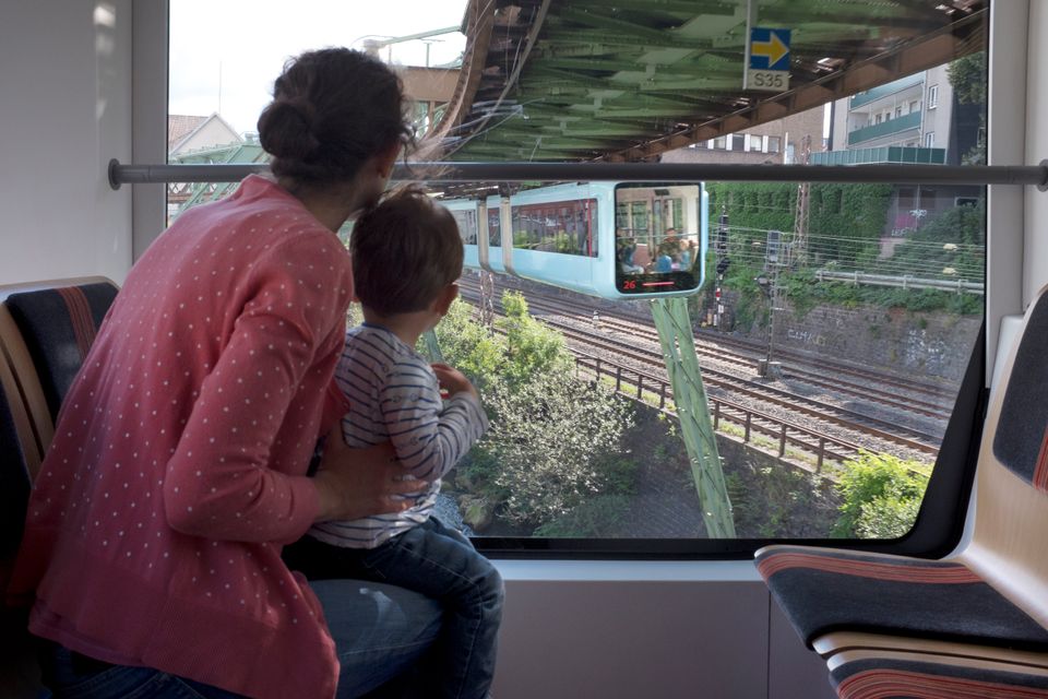 Wuppertal: mor med sinn sønn i svevebanen