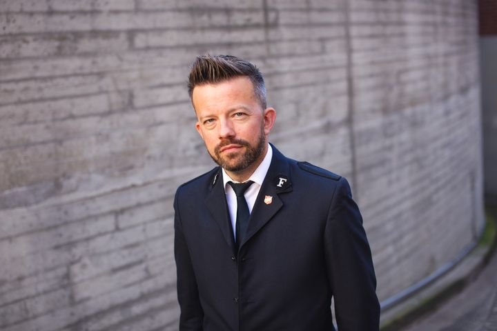 — Slutt å være så norsk. Våg å være til bry. Det ligger dypt i folkesjela vår at vi ikke skal være til last for andre, sier Geir Smith-Solevåg,
kommunikasjonssjef i Frelsesarmeen.