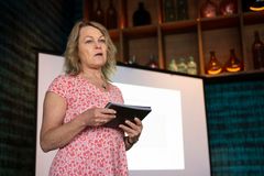 FOLKEHELSEMINISTER: Minister Åse Michaelsen la vekt på naturens rolle for å få flere i aktivitet,da hun la frem folkehelsemeldingen i dag. Foto: Wanda Nordstrøm