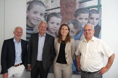 PARTNERSKAP Paul Hegna (fra venstre) ansvarlig MøllerGruppens bilvirksomhet i Baltikum Stein O. Håvelsrud, markedssjef i SOS-barnebyer Nina Edholm og generalsekretær Svein Grønnern.