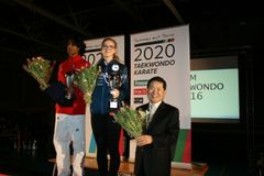 Den koreanske ambassadørens pris til Ola Wictoria Lozinska fra Røra Taekwondoklubb og Rathushan Murugathasan fra Heimdal Taekwondo.