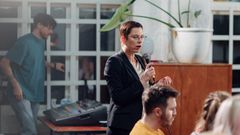 Direktør Mari Velsand i Medietilsynet mener forslaget om et fireårig styringssignal gir mer forutsigbare og stabile rammevilkår for mediebransjen. Regjeringen foreslår også i den nye mediemeldingen at Medietilsynet skal forvalte og utbetale all mediestøtte, det vil si støtten til NRK, TV 2 og den direkte støtten til mediene. Foto Medietilsynet